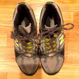 New Balance 876 trail running shoe